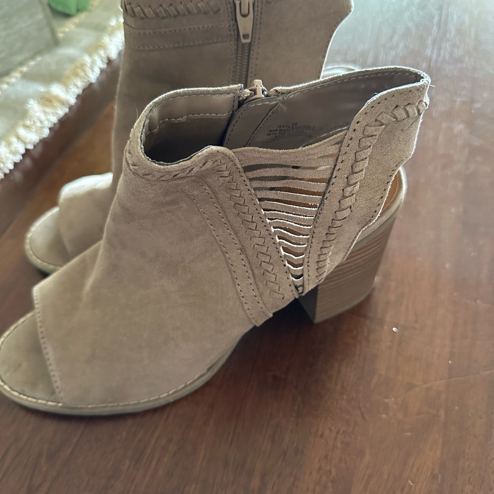 Women’s Heels size 10